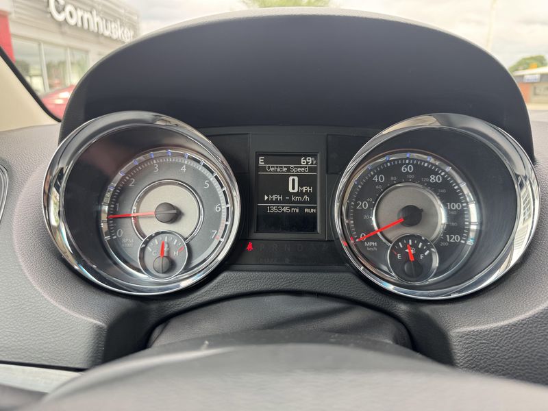 Used 2016 Chrysler Town & Country TouringImage 17