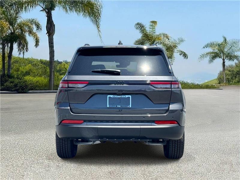 New 2026 Jeep Grand Cherokee Laredo Altitude 4x2