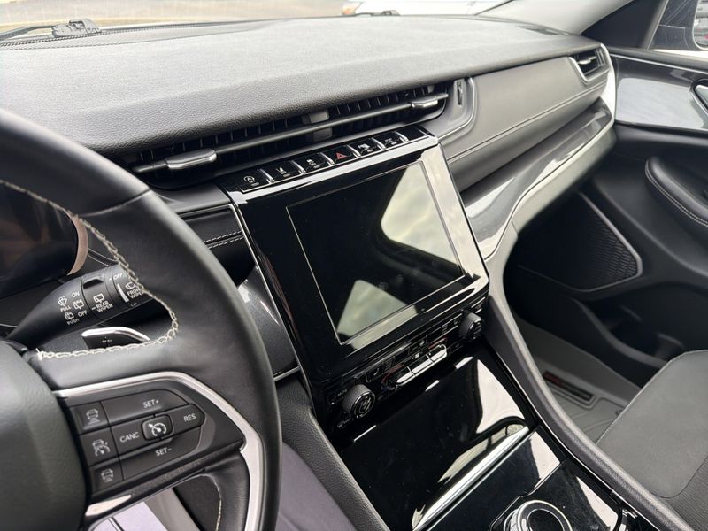 Used 2022 Jeep Grand Cherokee LaredoImage 26