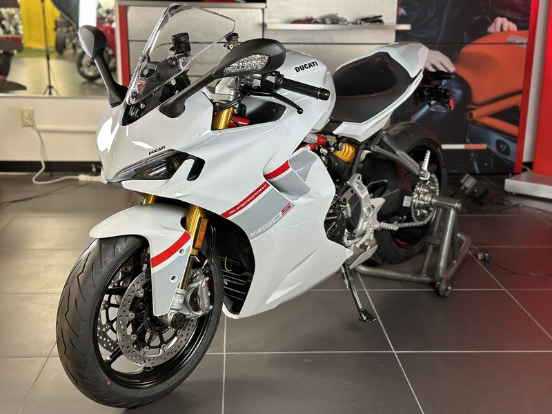 2024 Ducati SUPERSPORT SImage 3