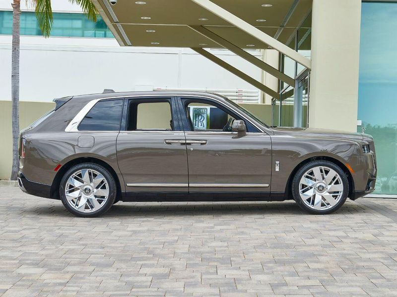 New 2027 Rolls-Royce Cullinan Image 9
