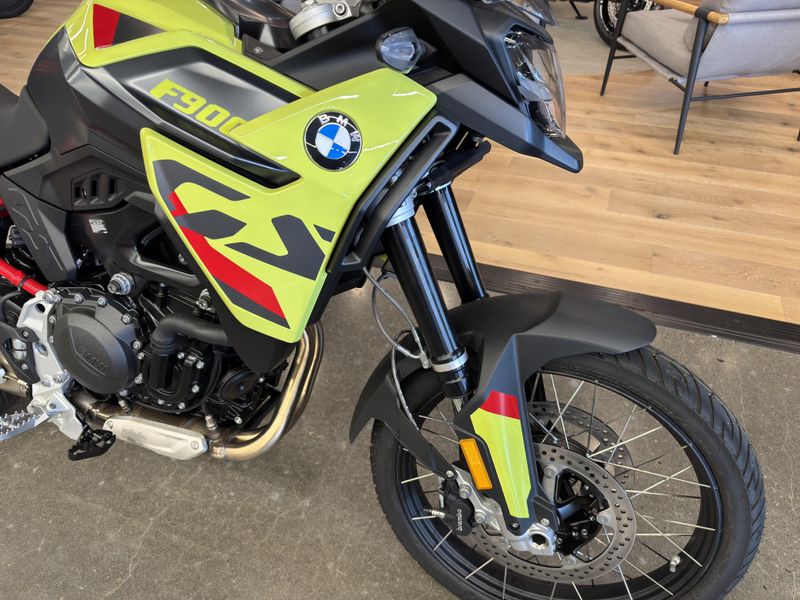 2025 BMW F 900 GS - SAO PAULO YELLOW 