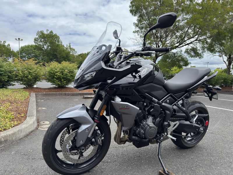 2024 Triumph Tiger Sport 660 - JET BLACK - GRAPHITE 