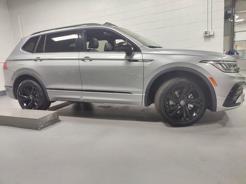 2024 Volkswagen Tiguan SE R-Line Black AWD w/SunroofImage 3