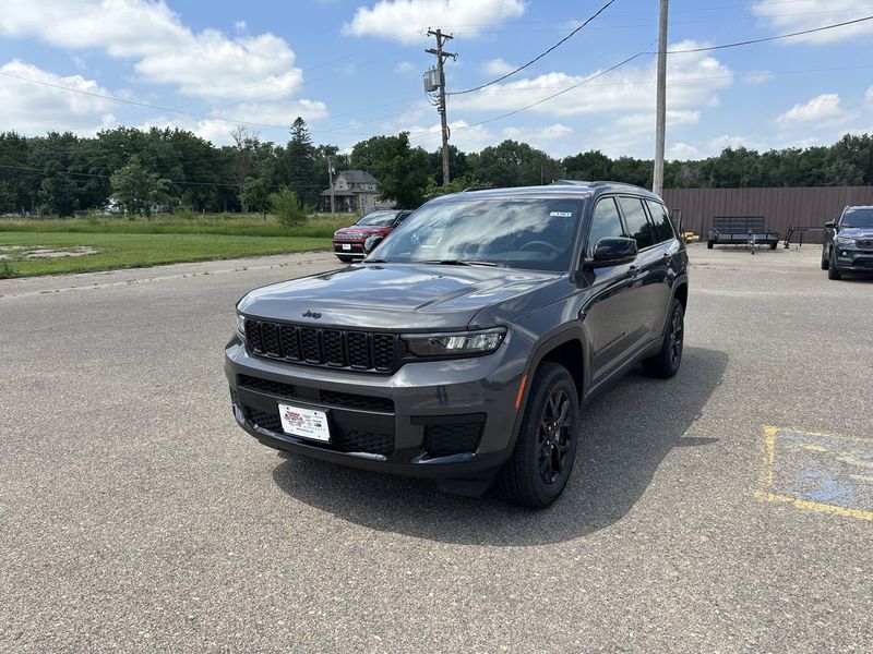 2024 Jeep Grand Cherokee L Altitude X 4x4Image 4