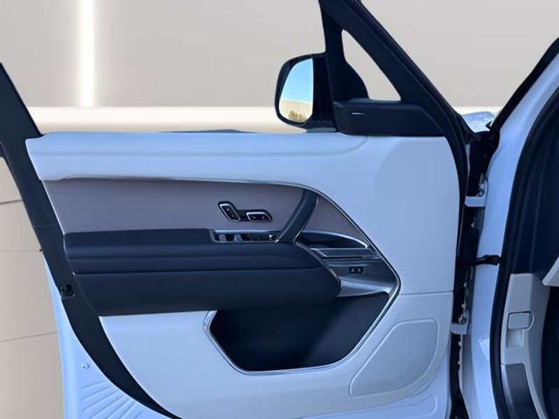 Used 2023 Land Rover Range Rover SE