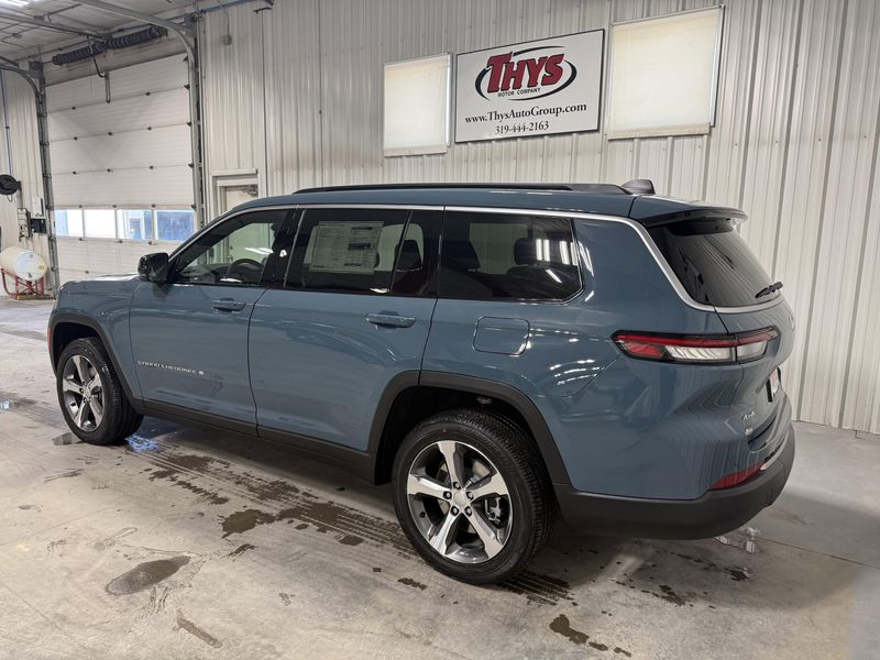 New 2026 Jeep Grand Cherokee L Limited 4x4Image 17