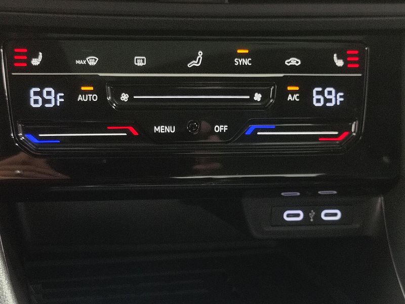 Used 2025 Volkswagen Jetta SE w/SunroofImage 18