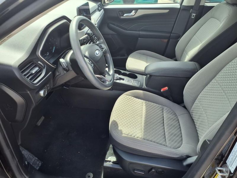 2021 Ford Escape SEImage 13