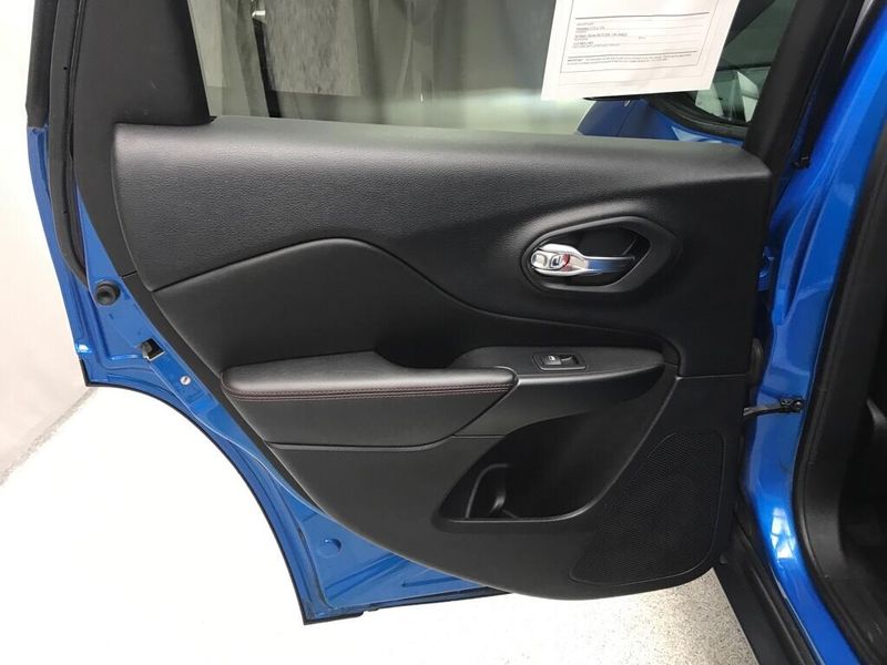 Used 2019 Jeep Cherokee TrailhawkImage 13
