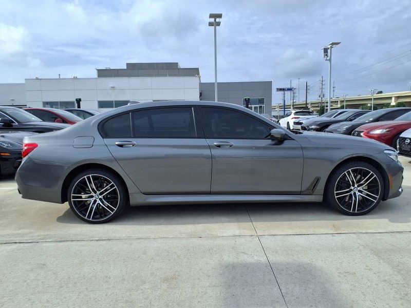 2016 BMW 7 Series 750iImage 11