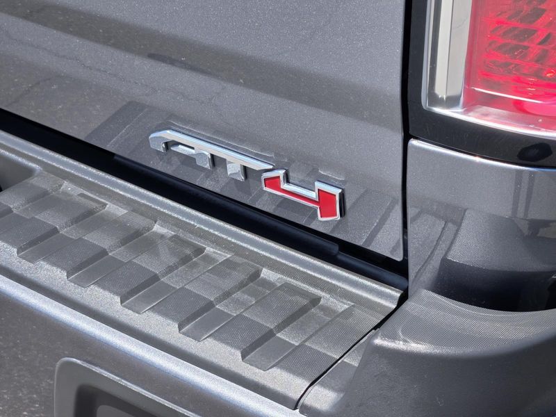 Used 2022 GMC Canyon 4WD Crew Cab 128 AT4 w/Leather