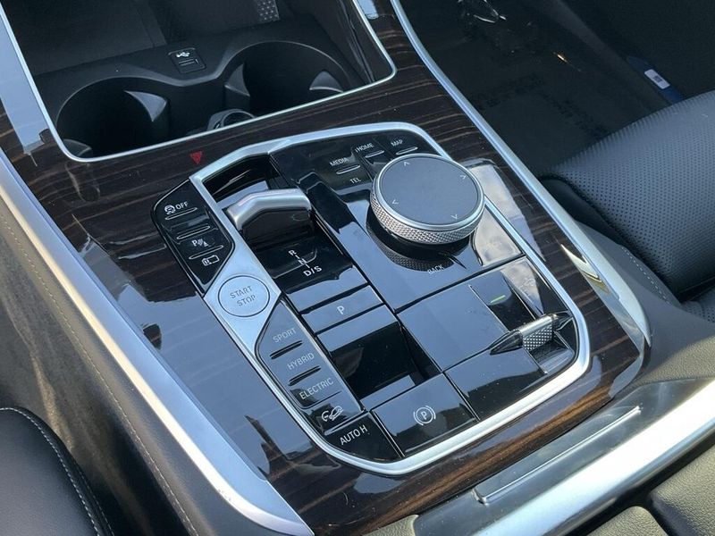 2025 BMW X5 xDrive50eImage 25