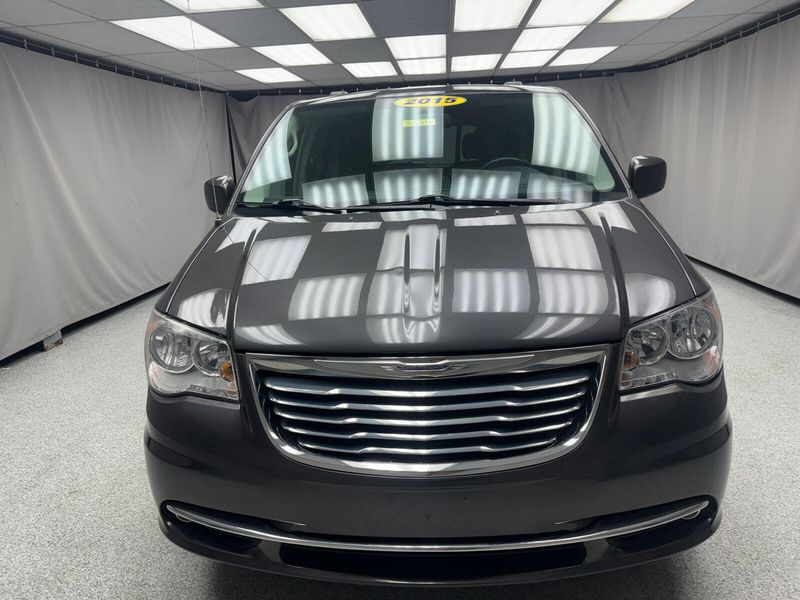 2015 Chrysler Town & Country TouringImage 6