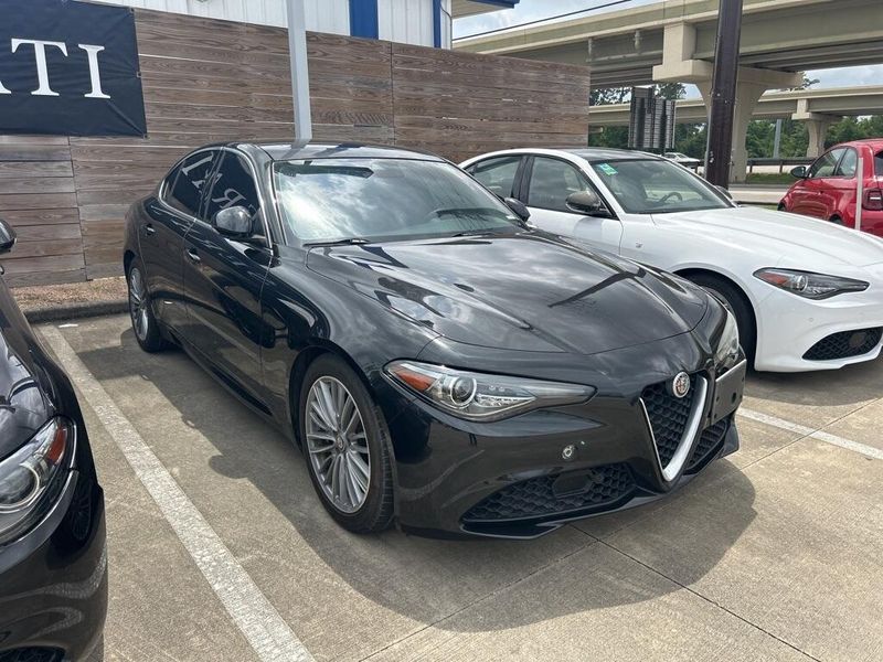 2018 Alfa Romeo Giulia TiImage 2