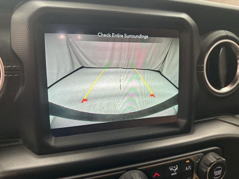 Used 2022 Jeep Wrangler Unlimited SaharaImage 13