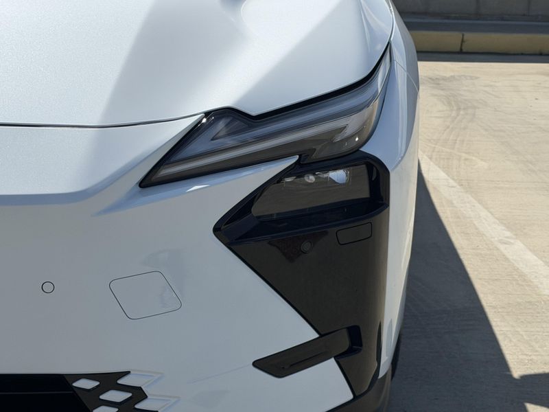 New 2026 Lexus ES 350e PremiumImage 13