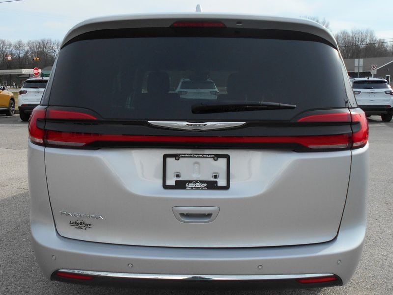 2022 Chrysler Pacifica Touring in a Silver Mist Clear Coat exterior color and Blackinterior. Lakeshore Chrysler Jeep Dodge (231) 500-5209 lakeshorechryslerjeep.com 