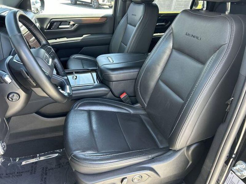 Used 2025 GMC Yukon XL DenaliImage 19
