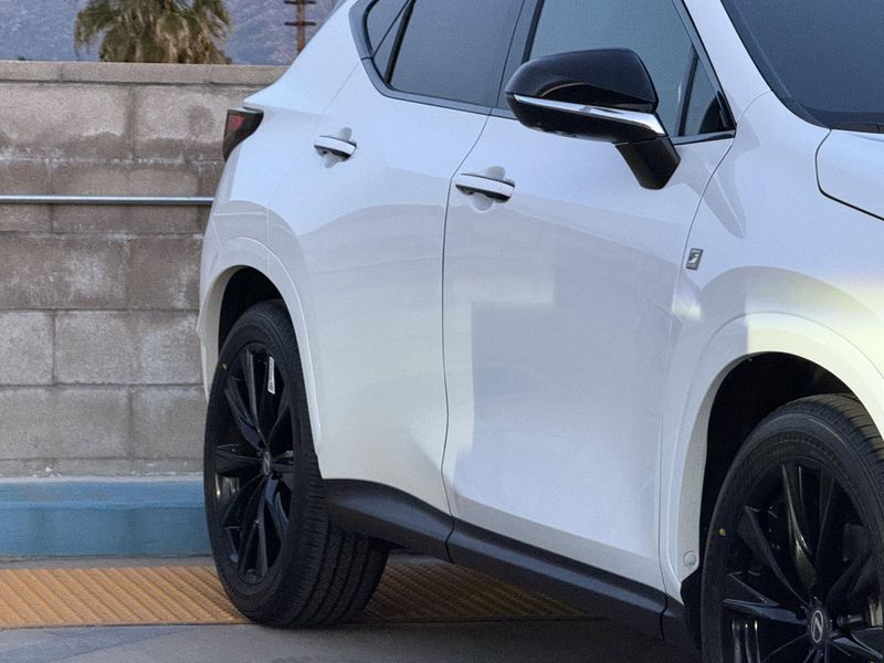 New 2026 Lexus NX 350h F SPORT HandlingImage 5