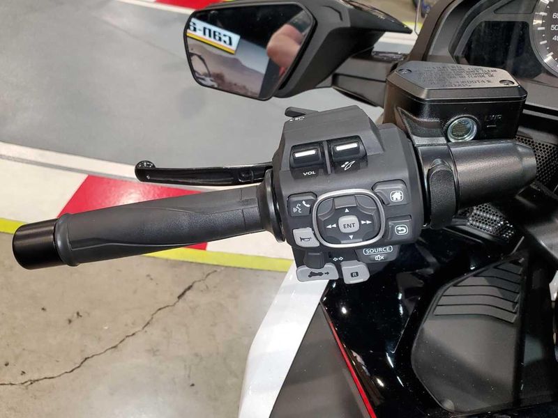 Used 2024 Honda GOLDWING TOUR Image 10