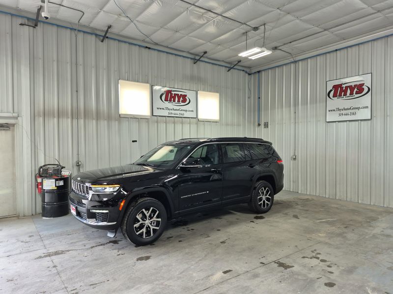 New 2025 Jeep Grand Cherokee L Limited 4x4Image 23