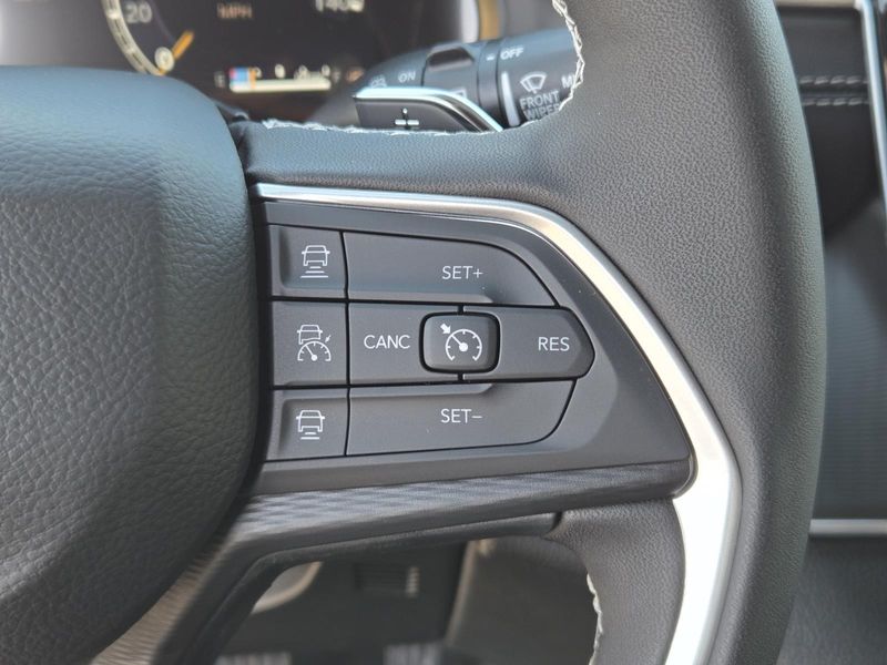 New 2026 Jeep Grand Cherokee Laredo X 4x2