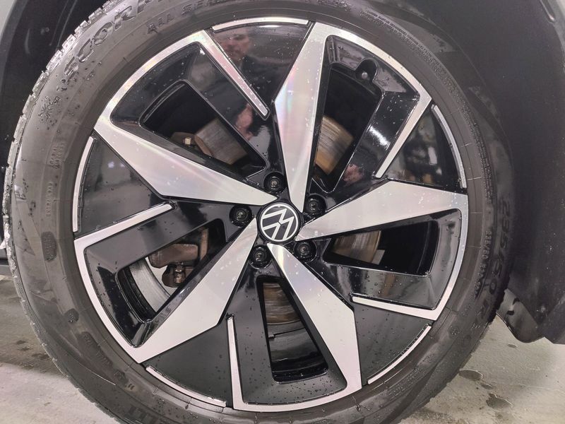 Used 2023 Volkswagen ID.4 Pro S AWD Long Range w/Glass RoofImage 26