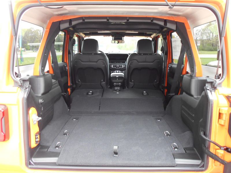2025 Jeep Wrangler 4-door SaharaImage 13
