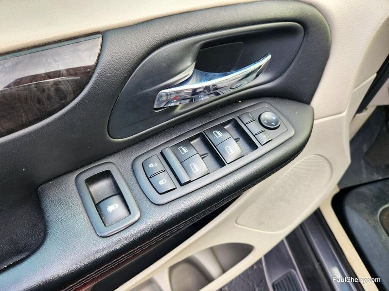 Used 2015 Dodge Grand Caravan SE