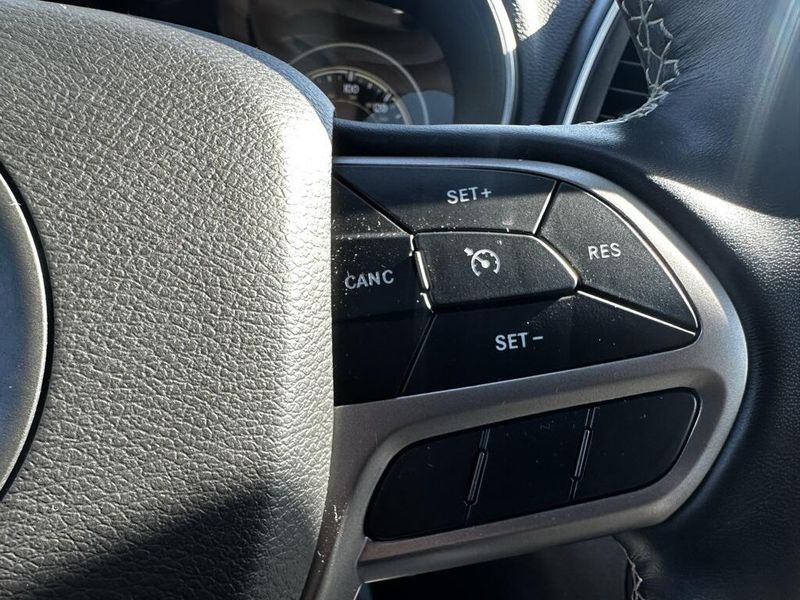 2021 Jeep Cherokee Altitude Latitude Lux photo 13