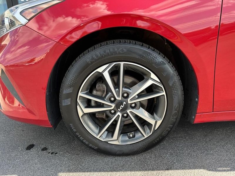 2022 Kia Forte LXSImage 11