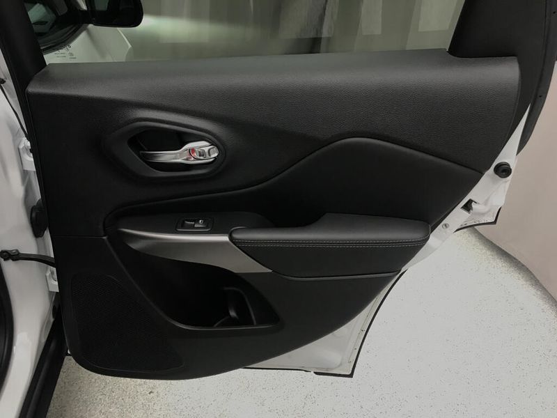 Used 2022 Jeep Cherokee Latitude LuxImage 13