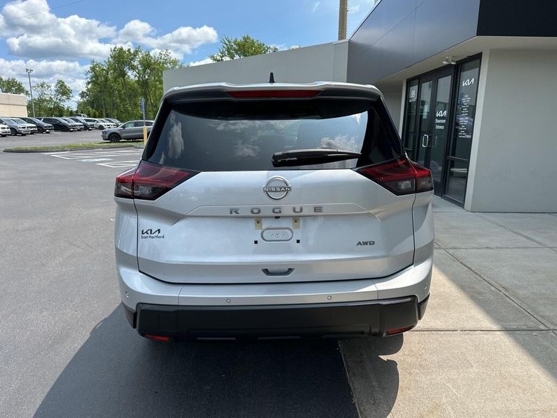 2024 Nissan Rogue SImage 6