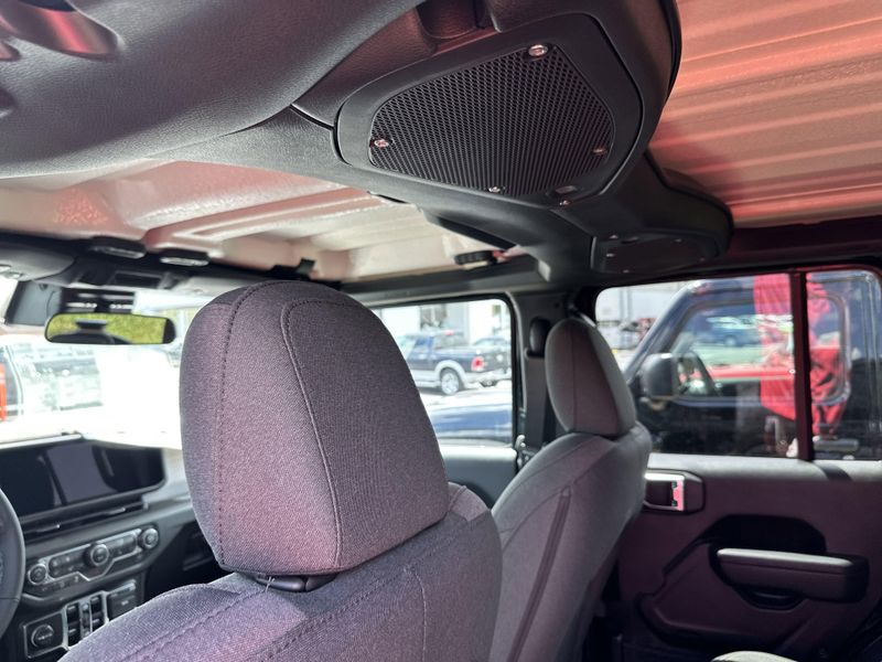 New 2025 Jeep Wrangler 4-door Sport SImage 15