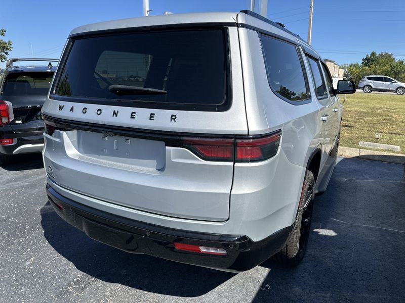 2023 Jeep Wagoneer Series CarbideImage 7