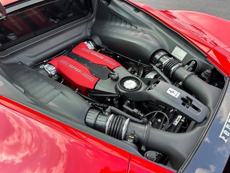 2017 Ferrari 488 GTB BaseImage 31