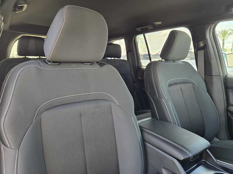 New 2026 Jeep Grand Cherokee Laredo 4x2