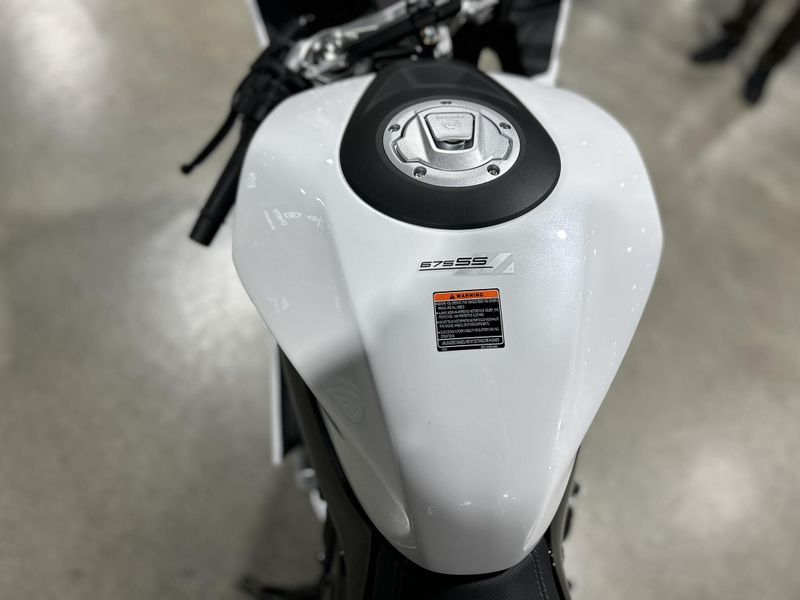 2025 CFMOTO 675SS Image 3