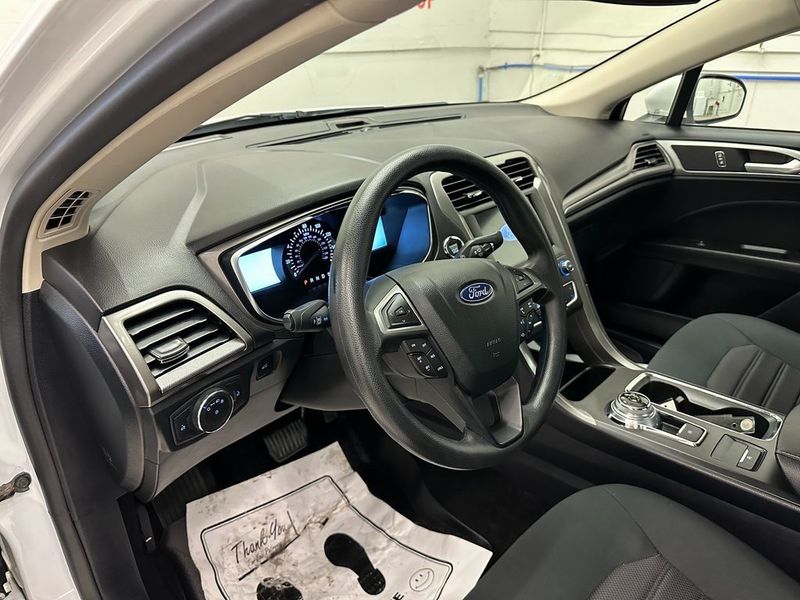 2019 Ford Fusion SEImage 18