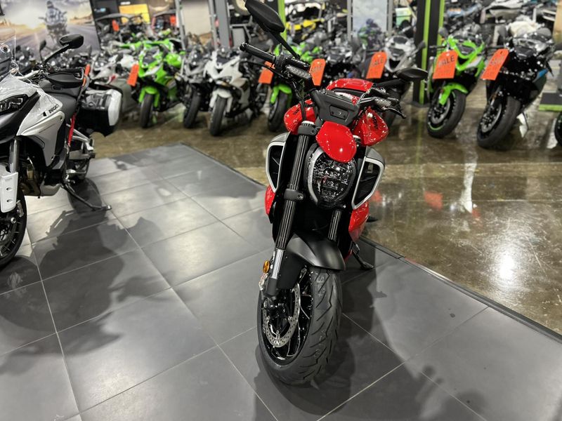 New 2025 Ducati DIAVEL V4 Image 21