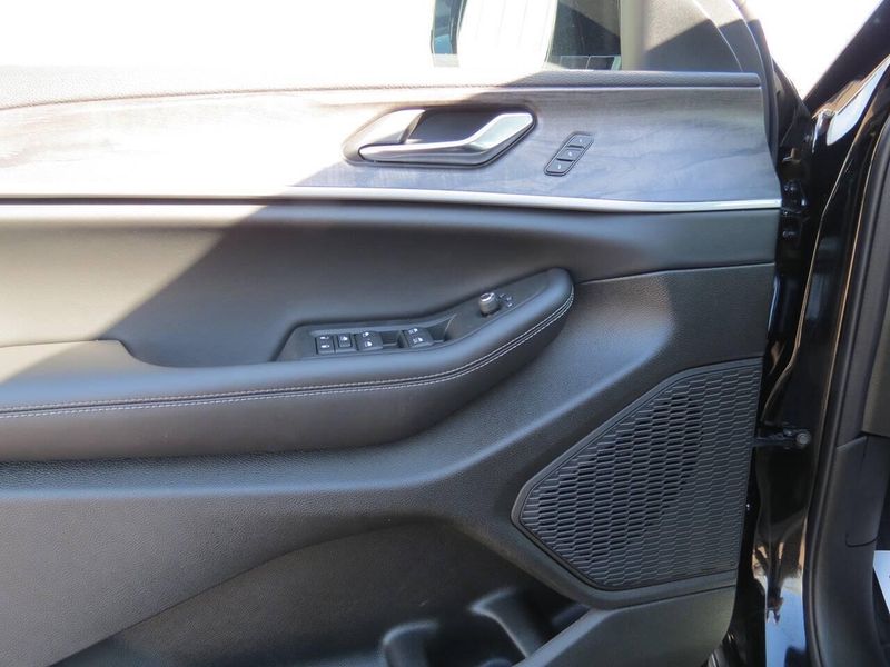 New 2027 Jeep Grand Cherokee Limited 4x4Image 7