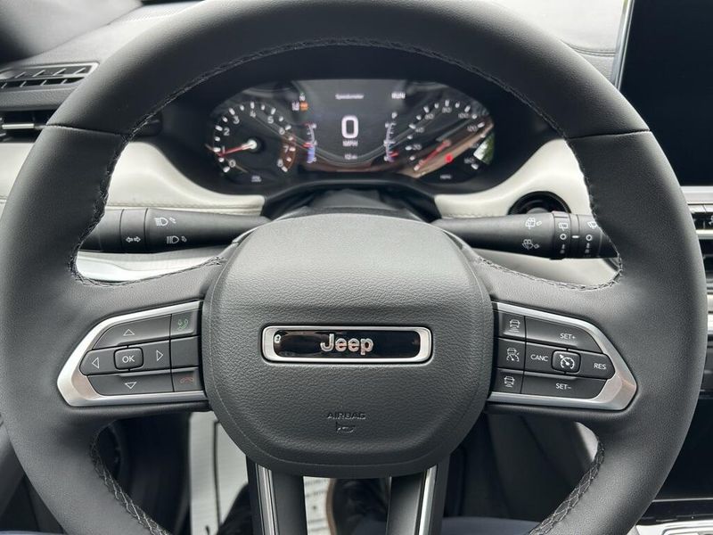 2025 Jeep Compass Limited photo 14