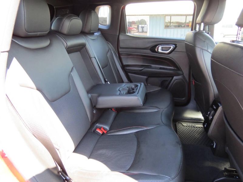 Used 2025 Jeep Compass Trailhawk 4x4 4dr SUVImage 24
