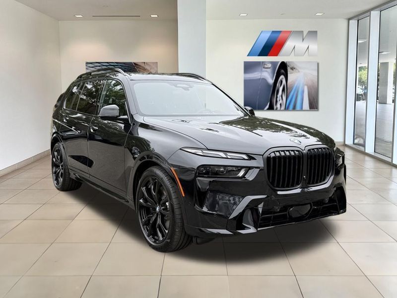 2026 BMW X7 xDrive40iImage 4