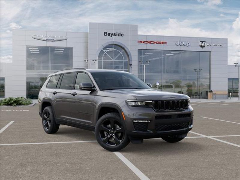 2025 Jeep Grand Cherokee Limited photo 3