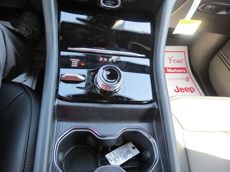 New 2026 Jeep Grand Cherokee Limited 4x4Image 16