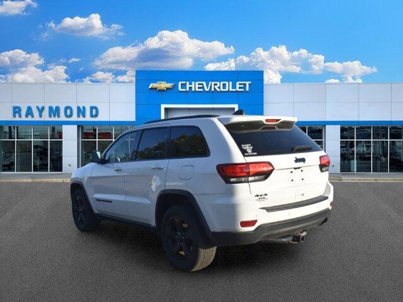 Used 2020 Jeep Grand Cherokee LaredoImage 5