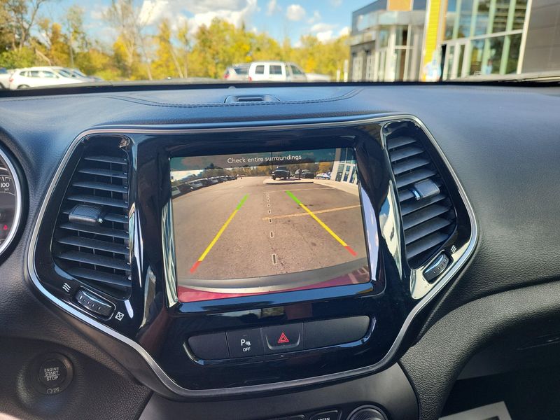 Used 2019 Jeep Cherokee LimitedImage 7