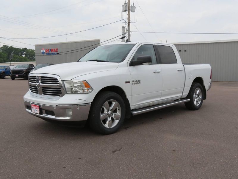 Used 2018 RAM 1500 SLT 4x4 4dr Crew Cab 5.5 ft. SB PickupImage 6